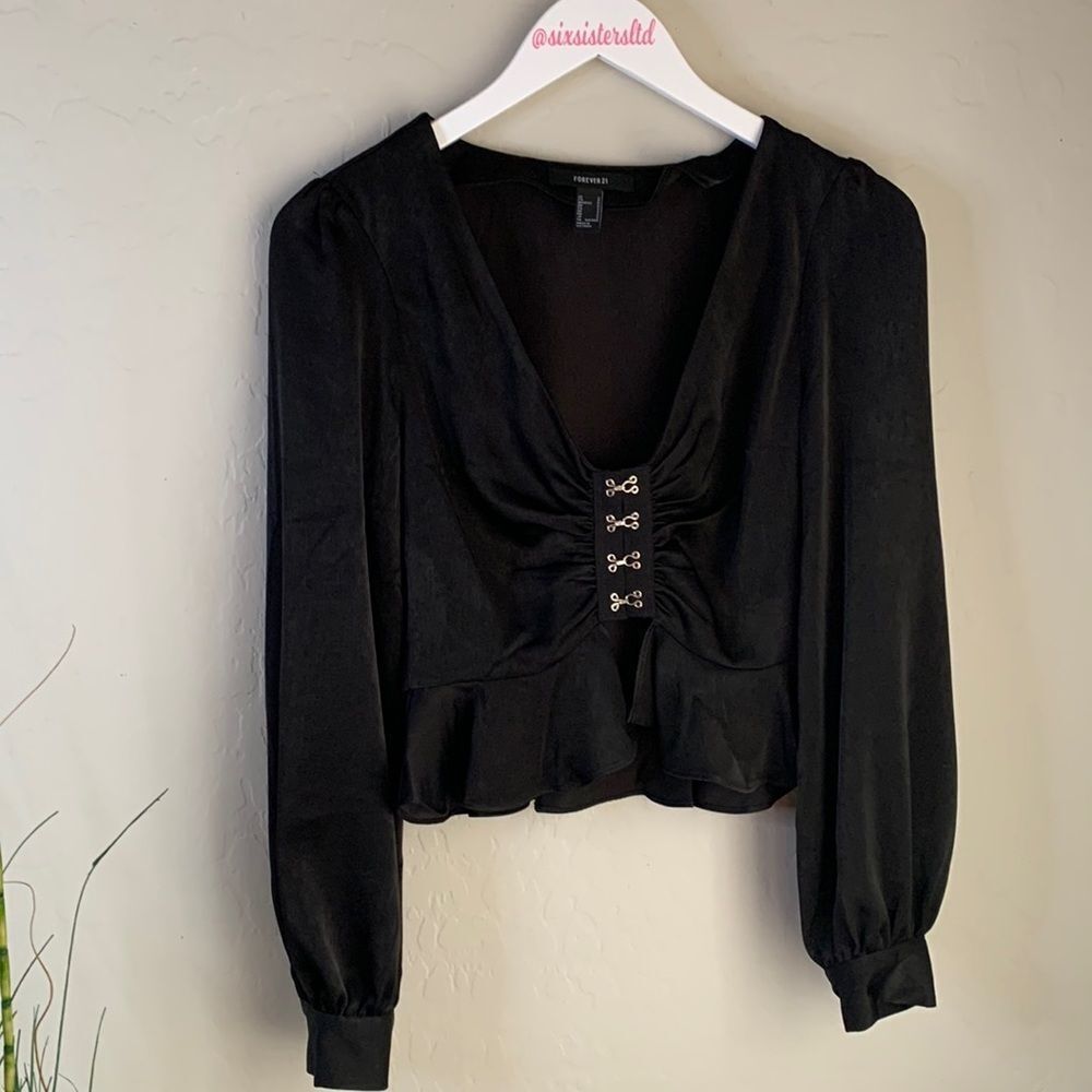 FOREVER 21 sexy black crop top hook & eye closure in front low-cut long sleeves